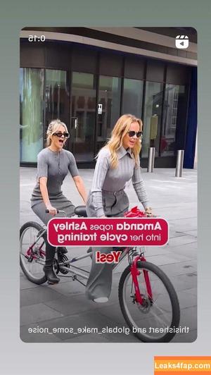 Amanda Holden photo #2372