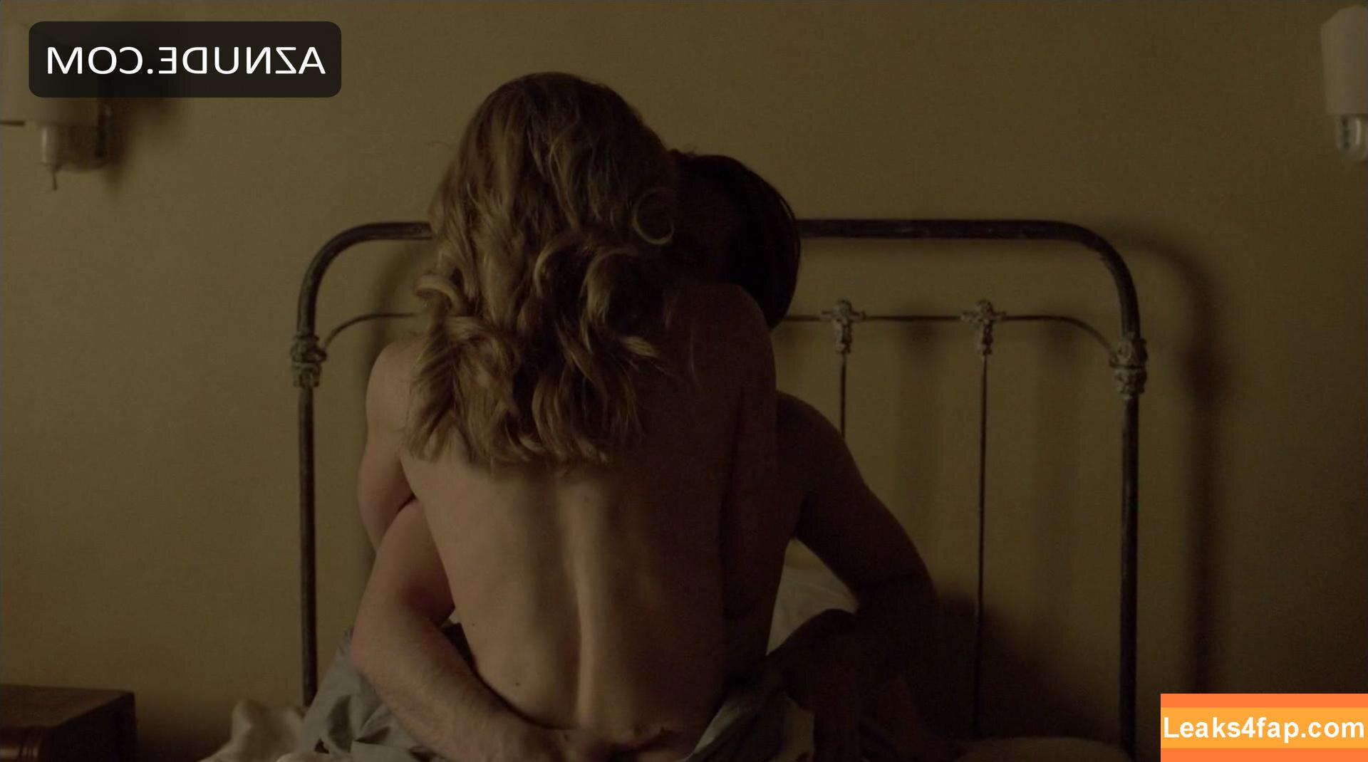 Amanda Schull /  leaked photo photo #0003