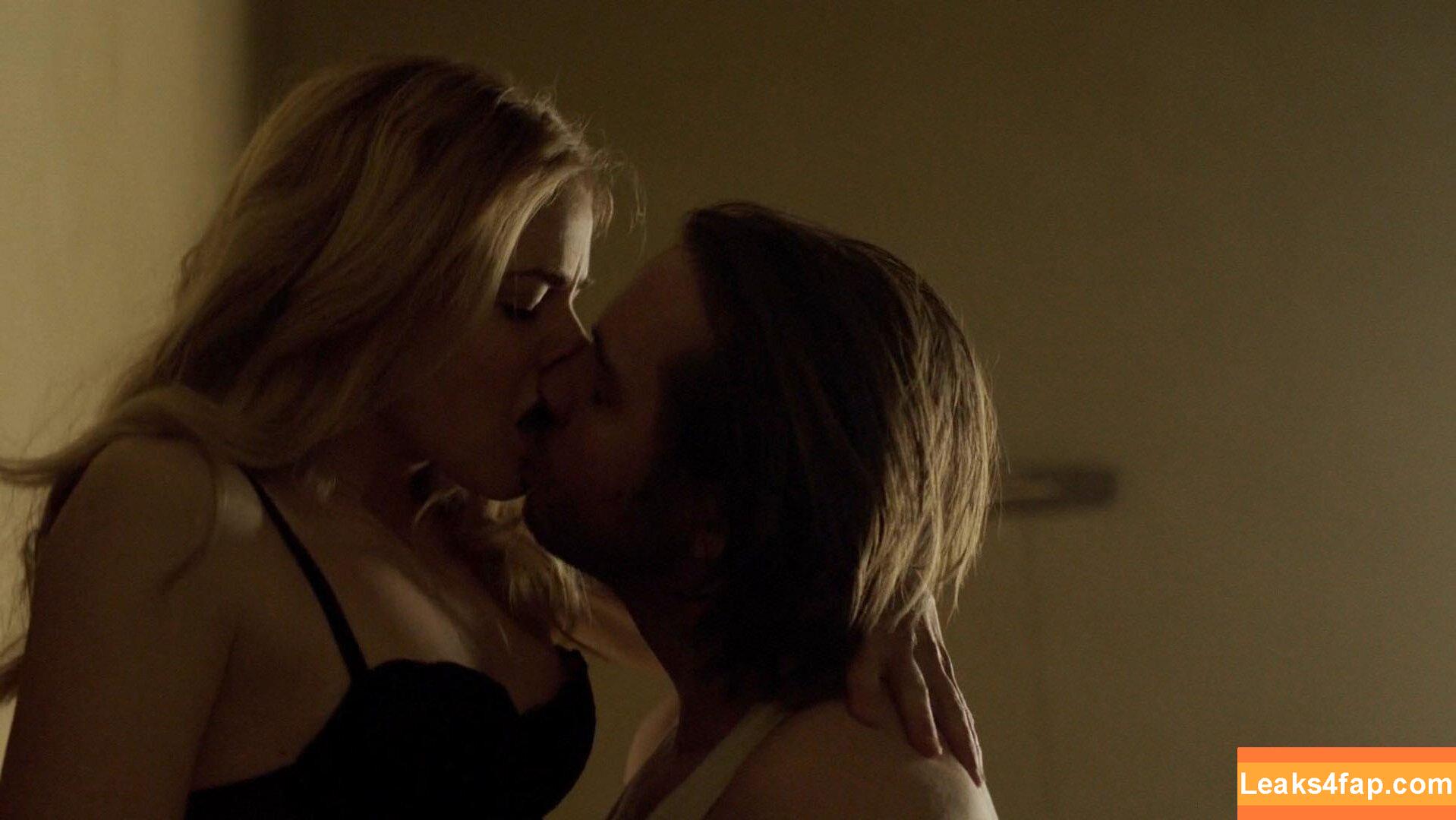 Amanda Schull /  leaked photo photo #0004