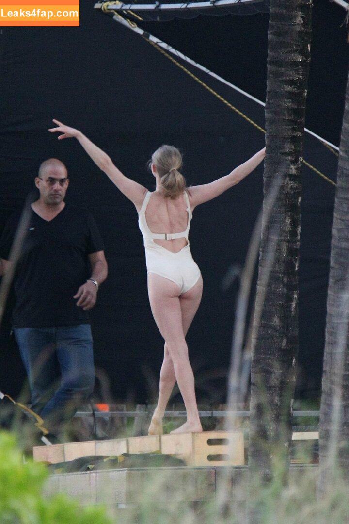 Amanda Seyfried / AmandaSeyfried / mingey leaked photo photo #0332
