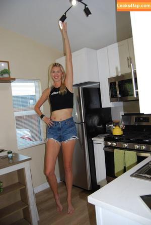 Amazon Allie photo #0047