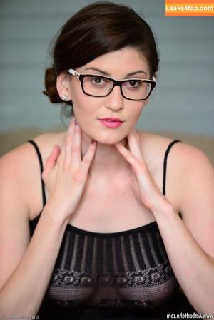 Amber Hahn photo #0789