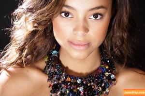 Amber Stevens West photo #0012