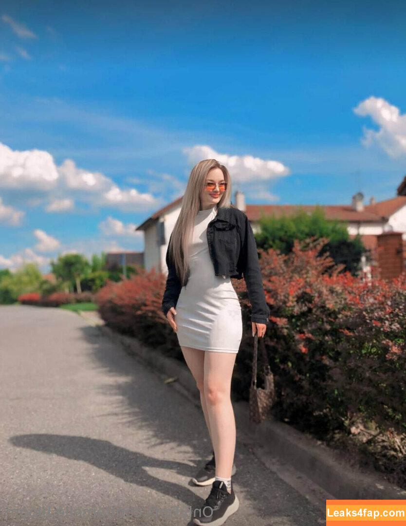 amelie.bloom /  leaked photo photo #0010