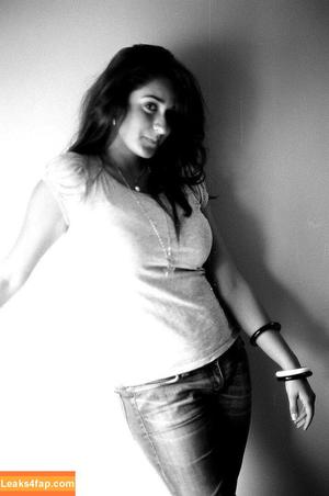 Amina Khalil фото #0002