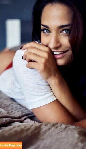 Amira Pocher photo #0009