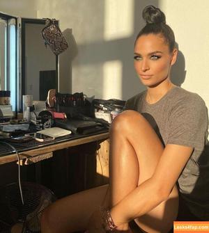 Amira Pocher photo #0023