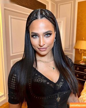 Amira Pocher photo #0096