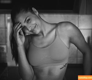 Amira Pocher photo #0101