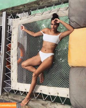 Amira Pocher photo #0104