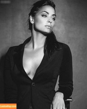 Amira Pocher photo #0110