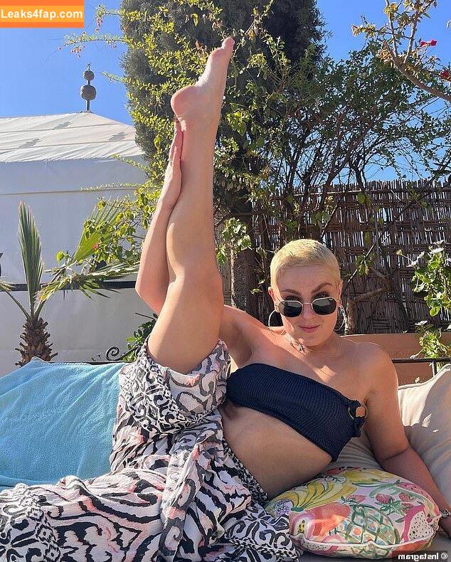 Amy Dowden /  leaked photo photo #0001