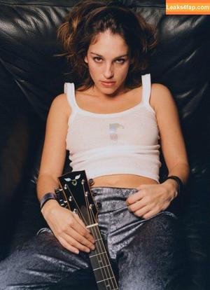 Amy Jo Johnson photo #0020