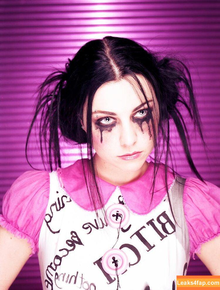 Amy Lee / AmyLee_plays / Slemgem / amy_lee / amyleeplays leaked photo photo #0024