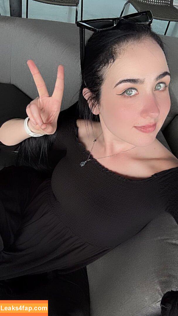 Amy Roberts / Amariebythesea leaked photo photo #0059