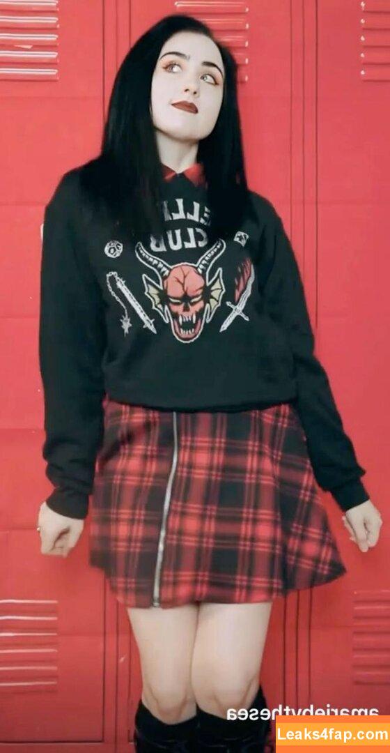 Amy Roberts / Amariebythesea leaked photo photo #0065