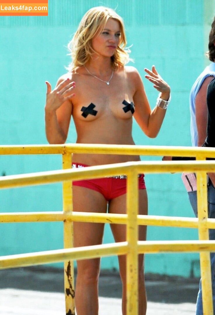 Amy Smart /  leaked photo photo #0068