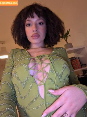 AmyMoretsele фото #0019