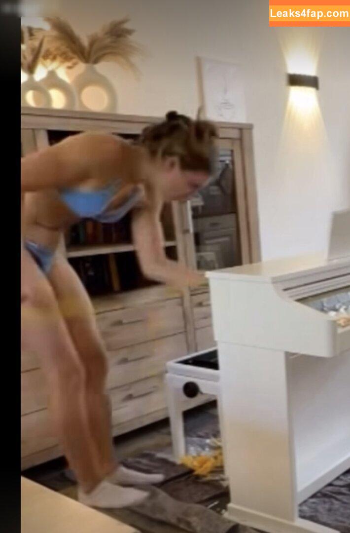 Anabel und Maria Glocker / sarahtoninx9_ leaked photo photo #0060