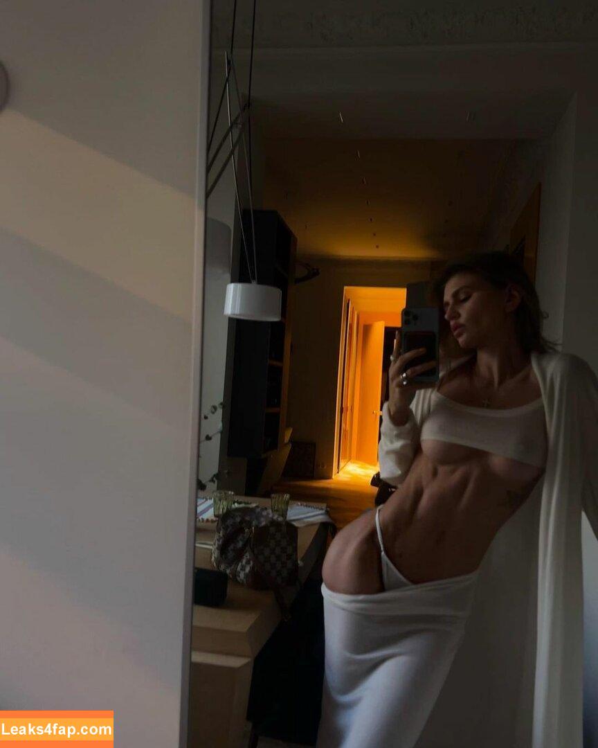 Anastasiia Mironova / mironovanastasiia слитое фото фото #0037