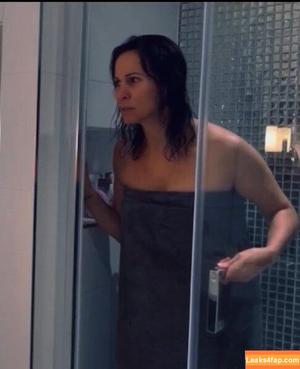 Andrea Mclean photo #0002