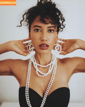 Andy Allo photo #0039