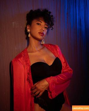 Andy Allo photo #0042