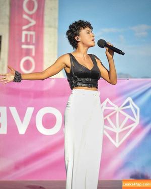 Andy Allo photo #0057