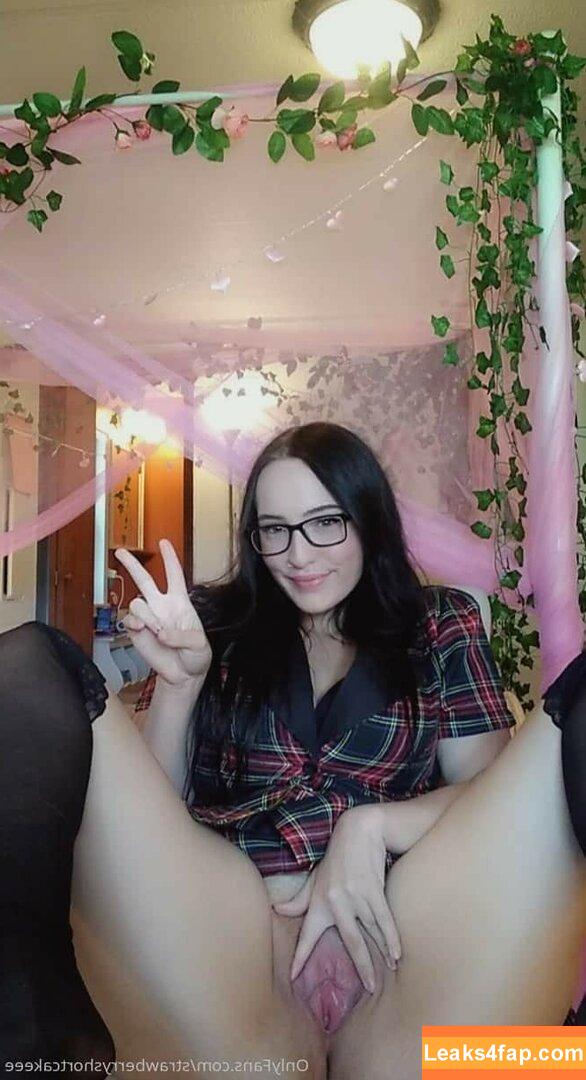 Angel Babi / https: / iam_angelbabi / strawberryshortcakeee leaked photo photo #0004