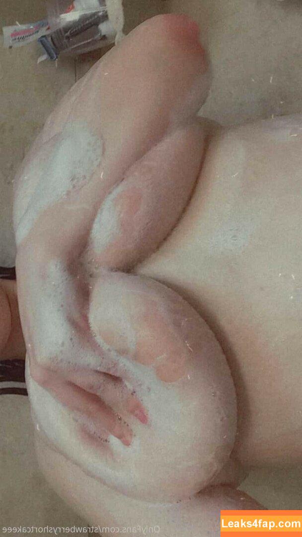 Angel Babi / https: / iam_angelbabi / strawberryshortcakeee leaked photo photo #0085