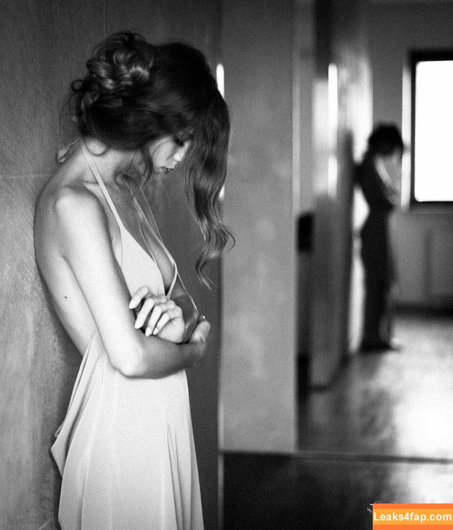 Angela Olszewska / angela.olszewska слитое фото фото #0047