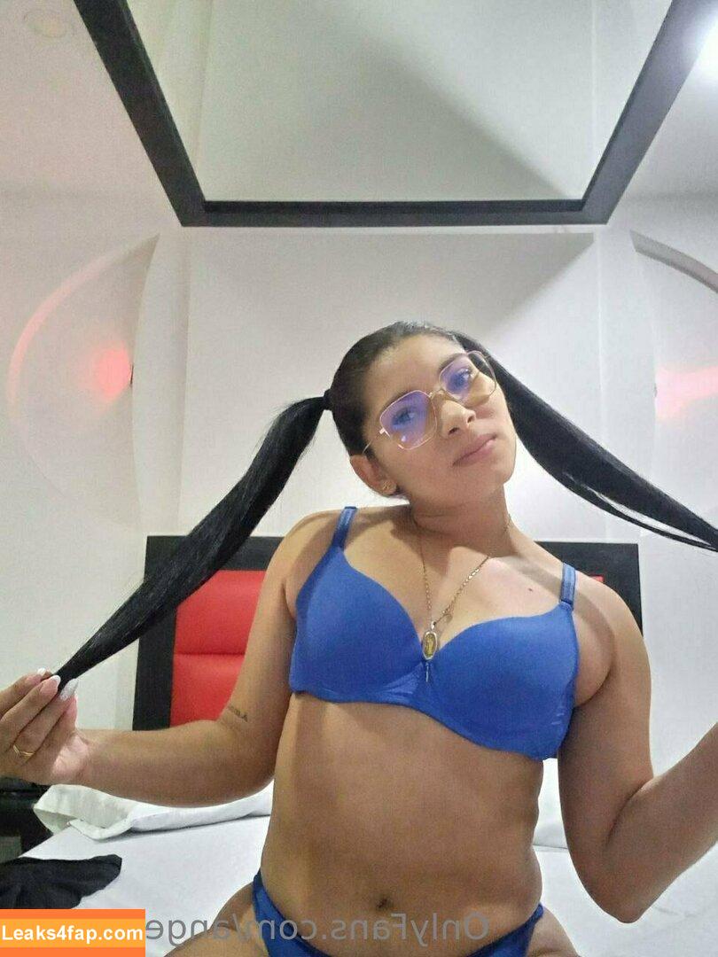 angelahot21 / lilhunee21 leaked photo photo #0371