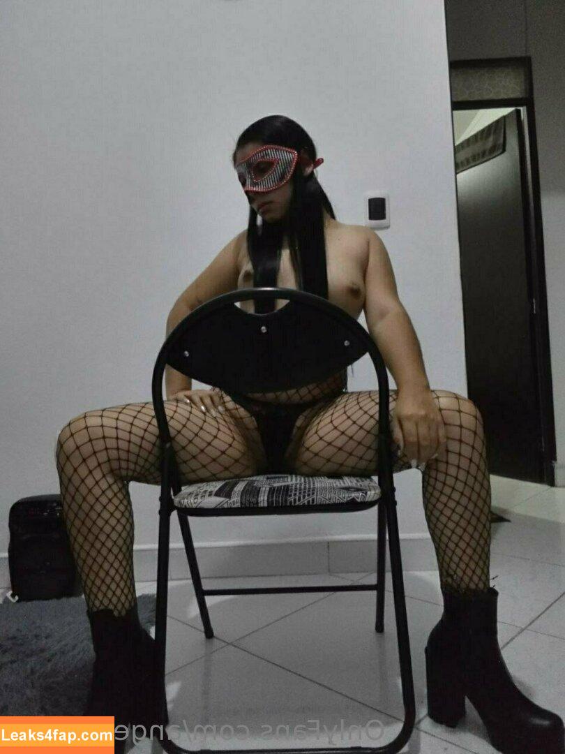 angelahot21 / lilhunee21 leaked photo photo #0380