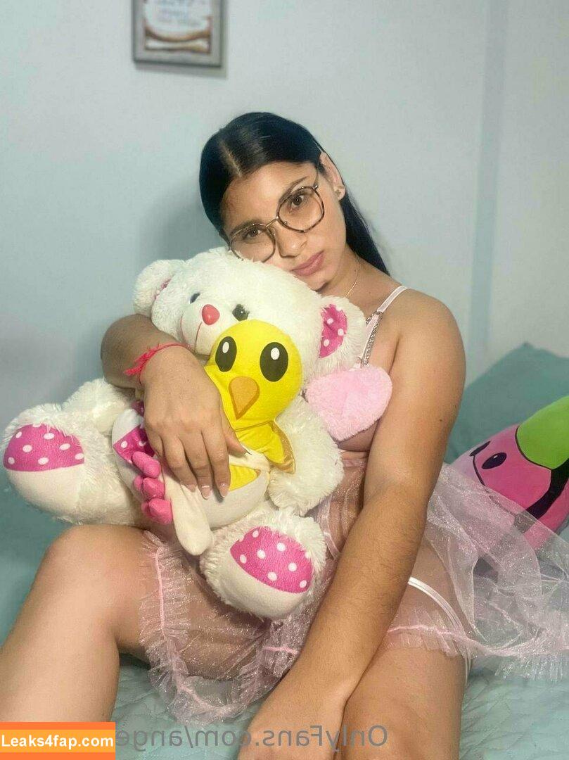 angelahot21 / lilhunee21 leaked photo photo #0381