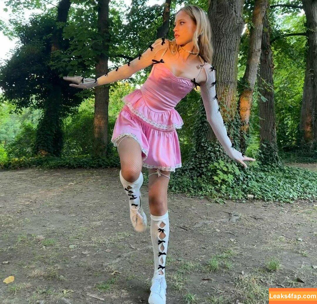 Angèle Van Laeken / angele_vl / u147788082 leaked photo photo #0048