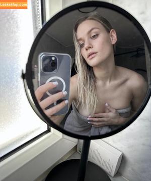 Angelina Mayer photo #0019