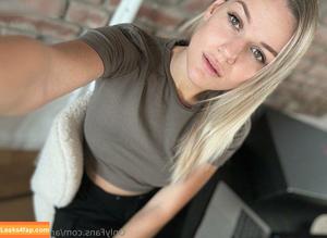 Angelina Mayer photo #0076