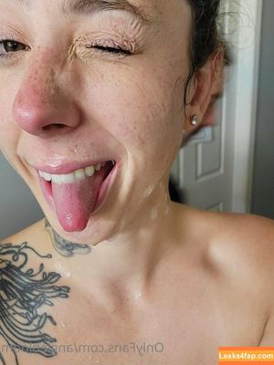 Angie Bloom photo #0064