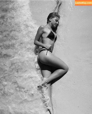 Angie Strangie photo #0070