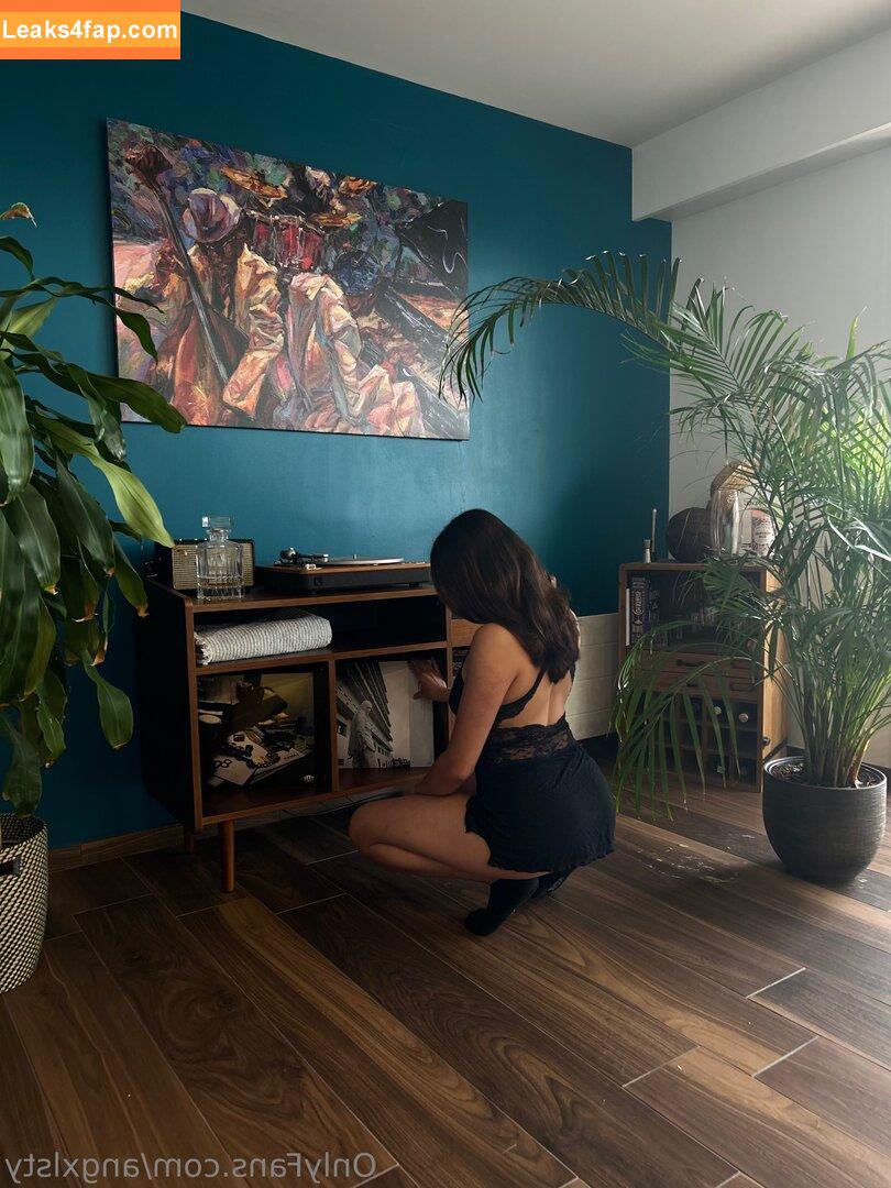 angxloff / angxl_cute leaked photo photo #0021