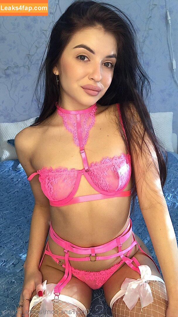 anika_cherry /  leaked photo photo #0012