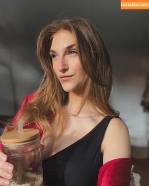 Anika Teller photo #0073