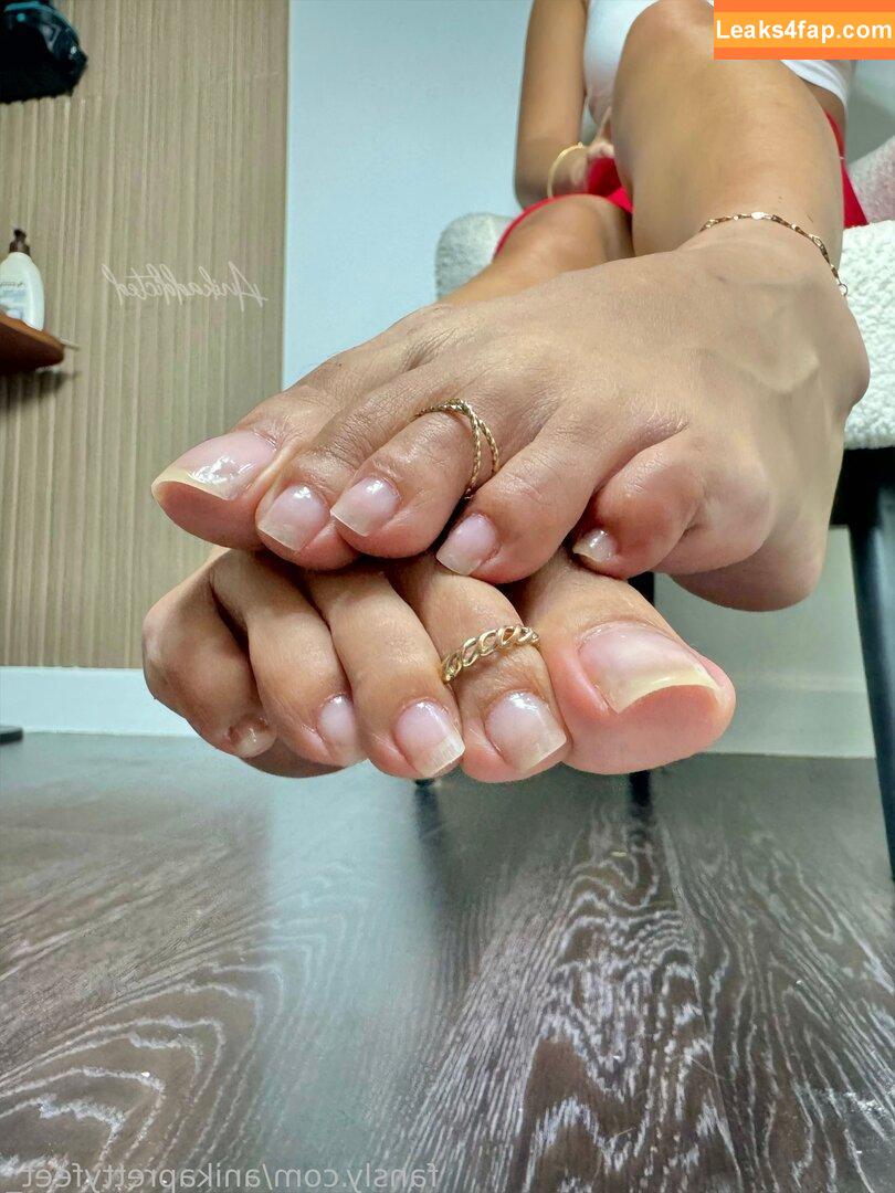 anikaprettyfeet_ / anikaprettyfeets leaked photo photo #0161