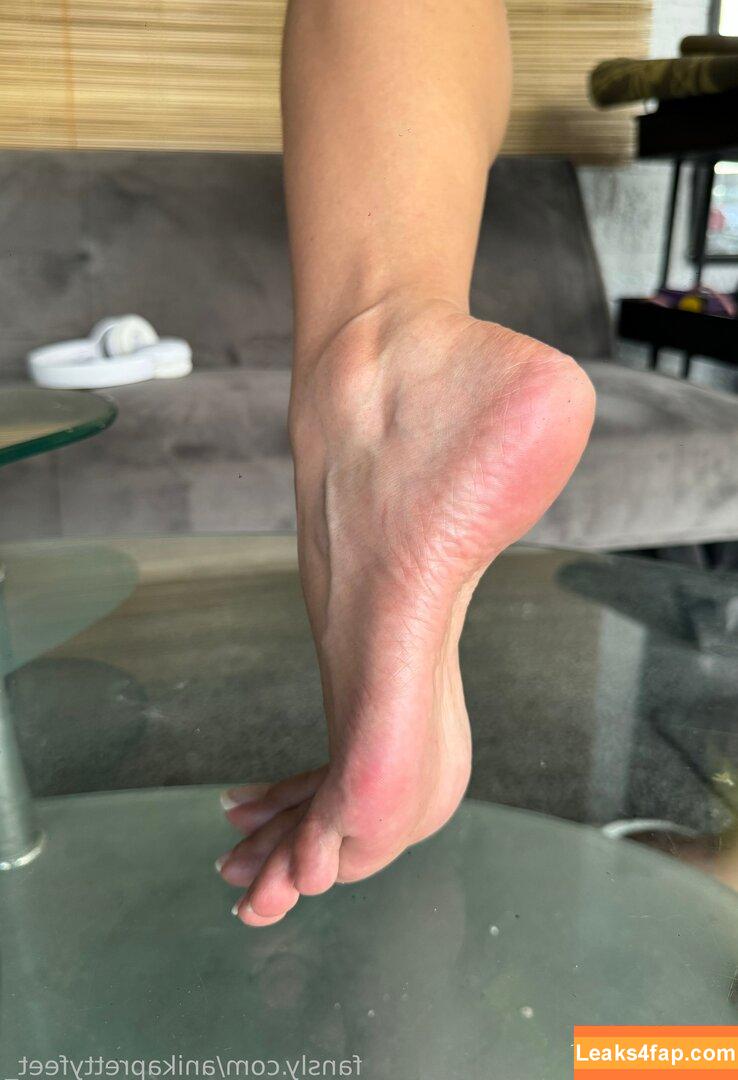 anikaprettyfeet_ / anikaprettyfeets leaked photo photo #0438