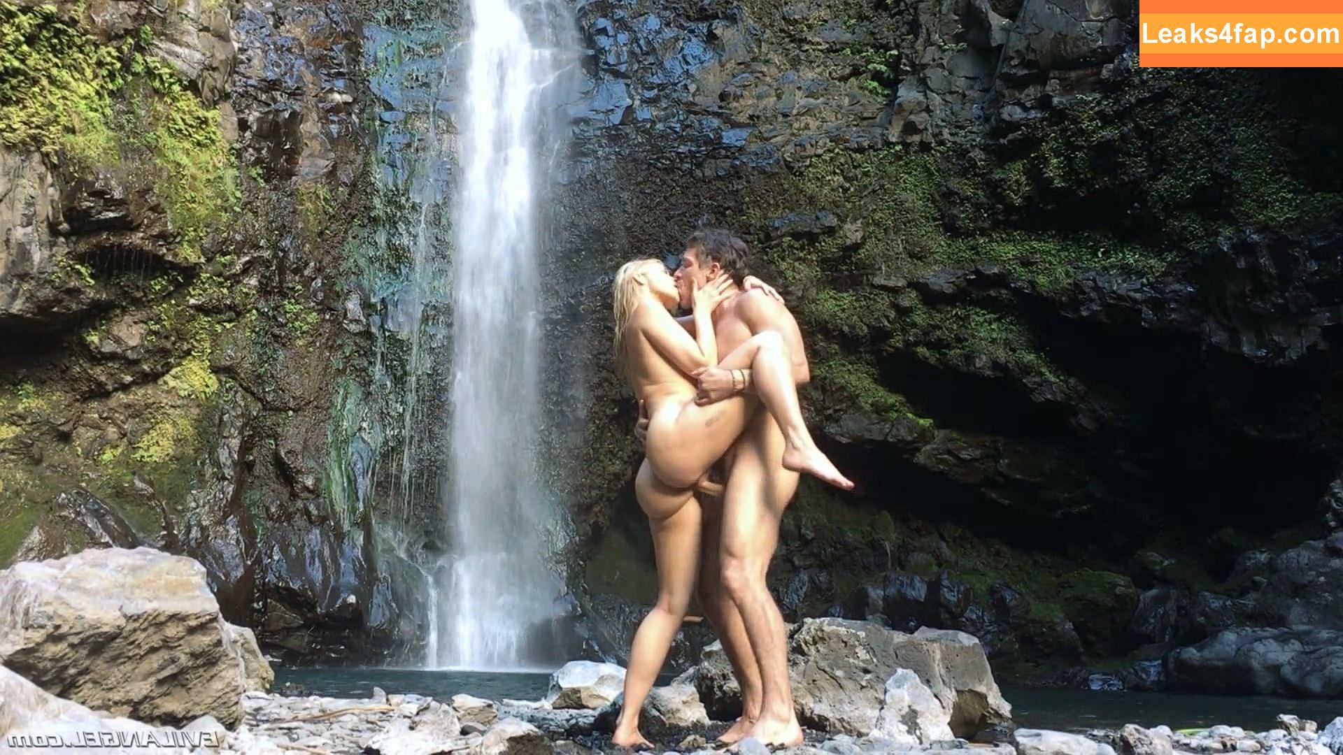 Anikka Albrite / alotofbritebooty / anikkaalbrite leaked photo photo #0050