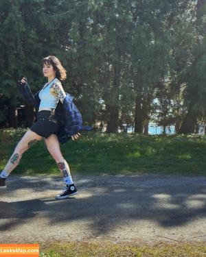 Anisa Jomha photo #0498