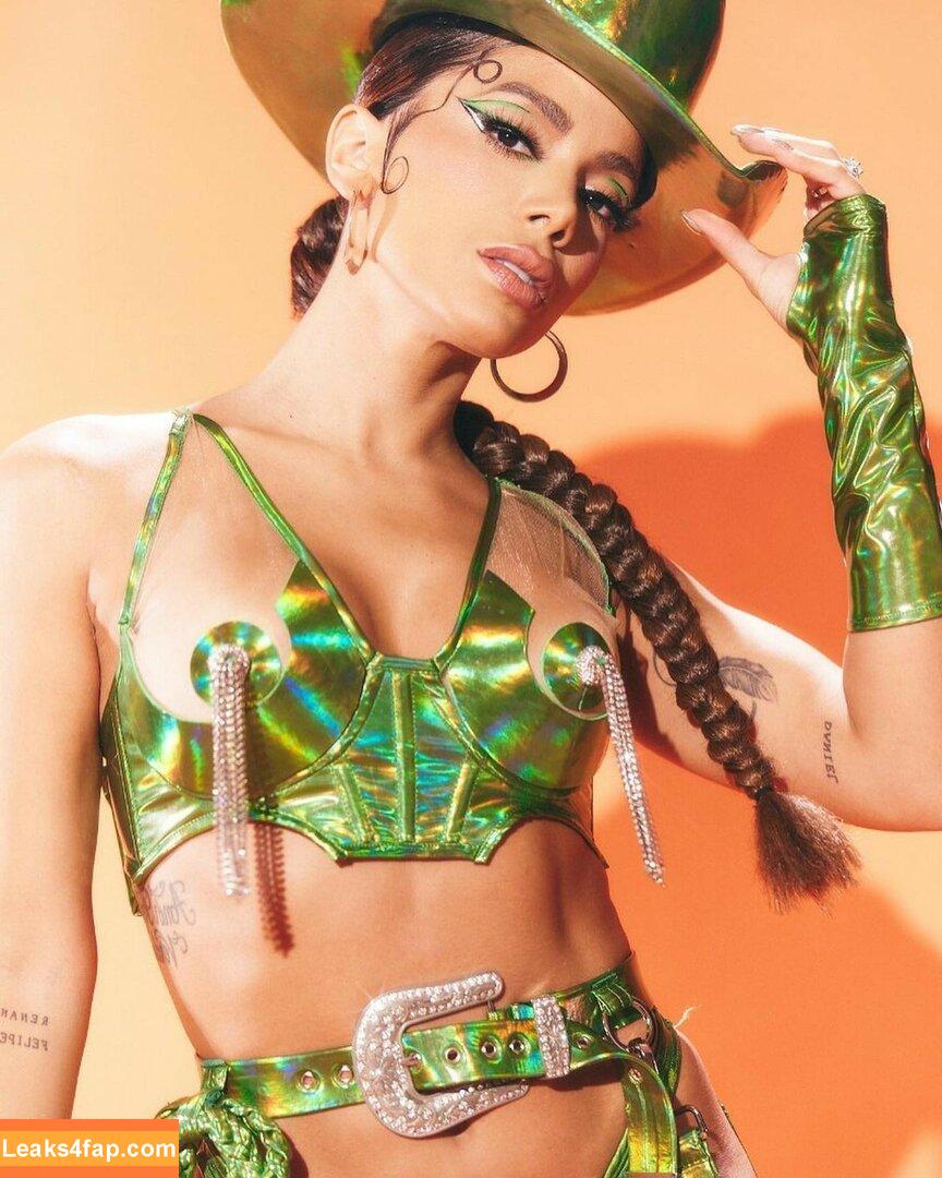 Anitta / AnittaOficial / https: слитое фото фото #0020