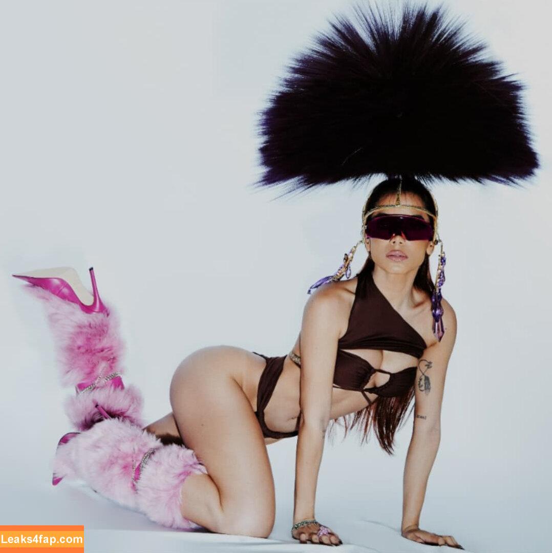 Anitta / AnittaOficial / https: leaked photo photo #0100