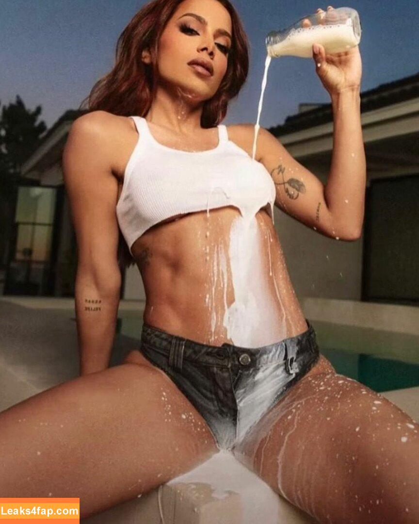 Anitta / AnittaOficial / https: leaked photo photo #0172