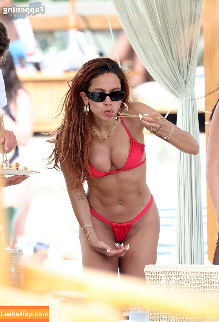 Anitta / AnittaOficial / https: leaked photo photo #0222